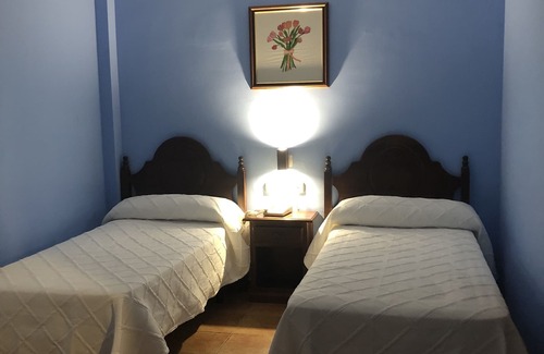 Fuensanta Hotel | Hotel Asador Albenzaire