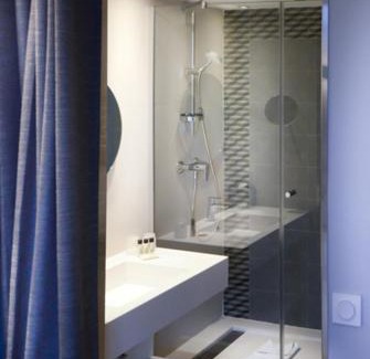 Suresnes Hotel | Hotel Atrium by Happyculture