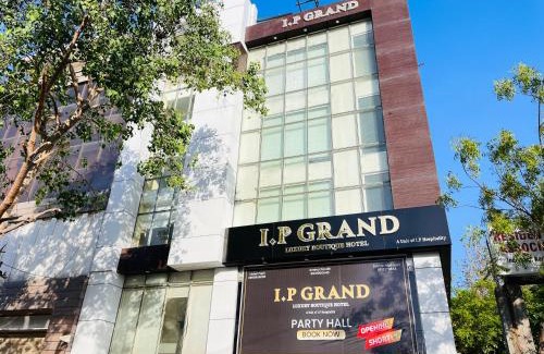 Anand Vihar Hotel | Hotel Aura IP Grand Karkardooma Metro Station New Delhi