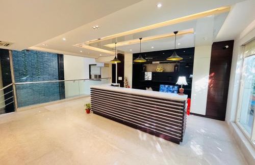 Anand Vihar Hotel | Hotel Aura IP Grand Karkardooma Metro Station New Delhi