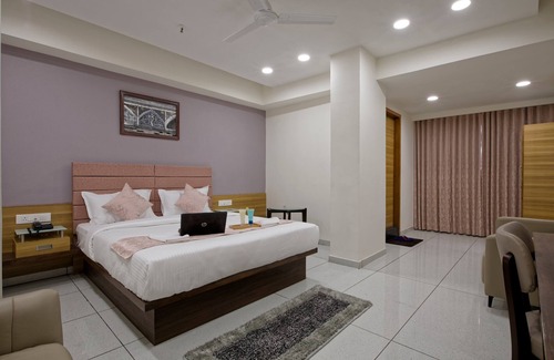 Sarkhej Hotel | Hotel Aurellia