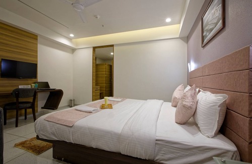 Sarkhej Hotel | Hotel Aurellia