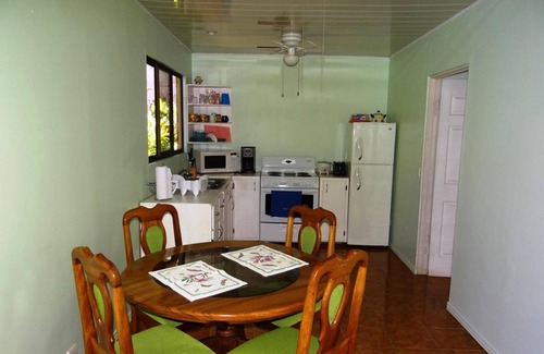 San Jose Bed & Breakfast | Hotel B&B Garden Grecia