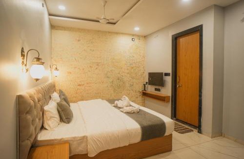 Bhopal Hotel | Hotel Bhopal Inn by Ten On Ten Stays