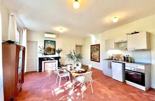 Quartier Administrations Apartment | Hotel Boudon 15, 1BR Apt, 4 guests, Air con