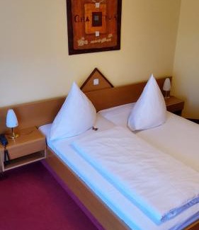 Burglengenfeld Bed & Breakfast | Hotel-Café 3 Kronen