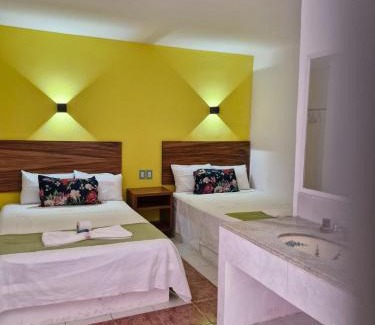 Malecon Hotel | Hotel Capri Playa a una calle de la Playa Regatas