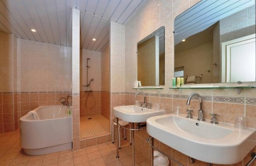 Ay Hotel | Hotel Castel Jeanson