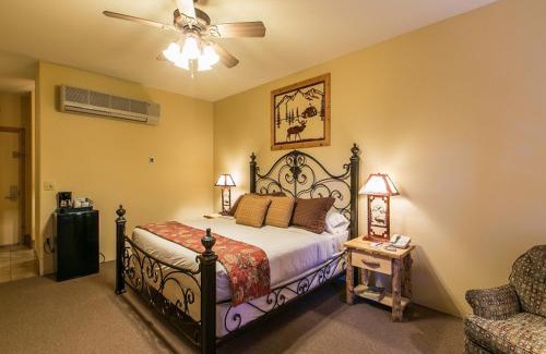 Zion National Park South Entrance Hotel | Hotel De Novo Springdale, Tapestry Collection by Hilton