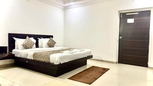 Ahmedabad Hotel | Hotel Dev Palace