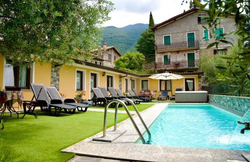 Vezio Hotel | Hotel Diffuso Il Portichetto sulla collina a Vezio Perledo