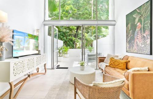 Palm Cove Apartment | Hotel Drift 3205 Beachfront Accomodation