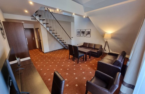 Dlugopole-Zdroj Hotel | Hotel Dwór Elizy blisko Sky Bridge