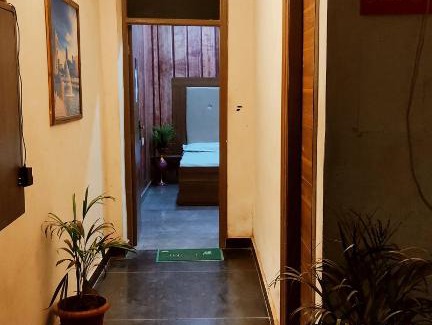 Phagwara Hotel | HOTEL DWARAKA INN -- LPU Law Gate -- Super Deluxe Rooms for Parents, Students, Couples, Corporate