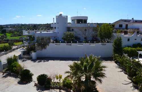 Cisternino Hotel | Hotel Falco D'oro