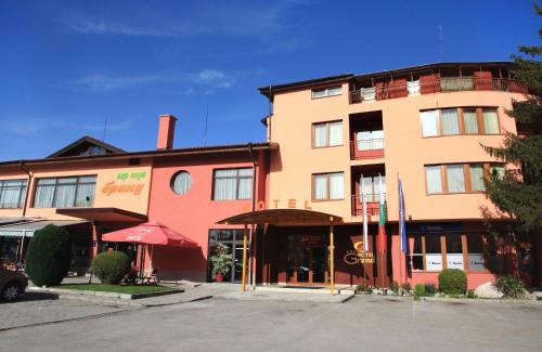 Samokov Hotel | Hotel Grand