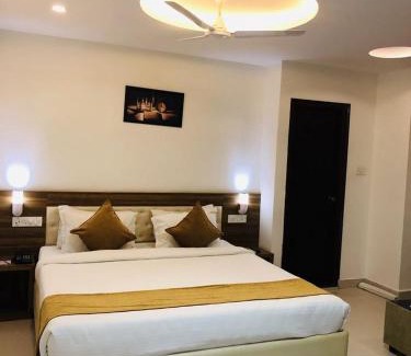 PECHS House | Hotel Grand Heaven