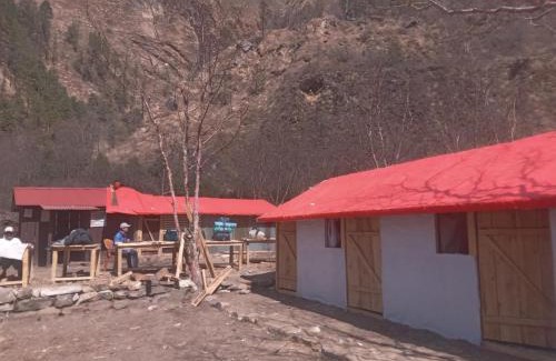 Mustang House | Hotel Guphaphant & Camp Side