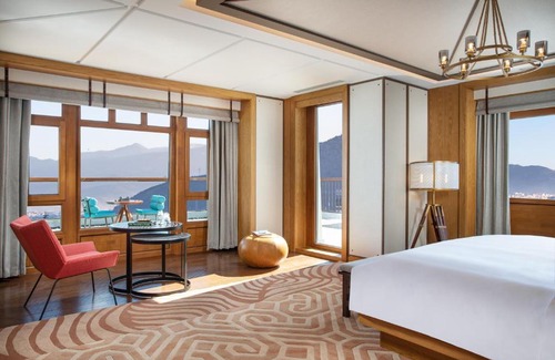 Shangri-La Hotel | Hotel Indigo Diqing Moonlight City by IHG