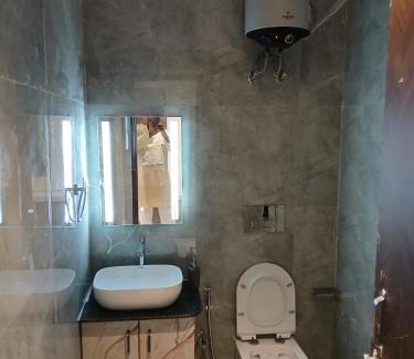 Mathura Hotel | Hotel Jaipur In, Jatipura Parikrama Marg Near Mukharvind Temple