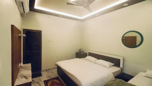 Faizabad Hotel | Hotel Keshav Kunj