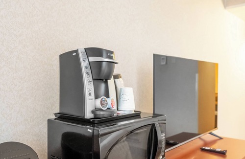 Southwest Calgary Hotel | Hotel King Suite near Parking, AC, Gym, Pool