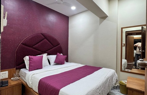 Navrangpura Hotel | Hotel Konark by SRURBAN HOTELS