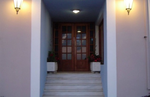 Kaligata Hotel | Hotel Kourkoumelata is located in Kefalonia, near Avithos beach and the airport.