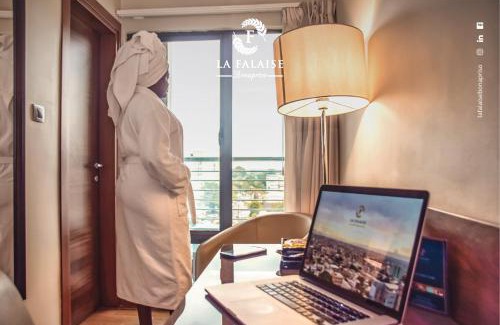 Bonapriso Hotel | Hotel La Falaise Bonapriso