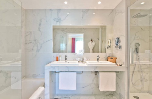 Antibes City Centre Hotel | Hotel La Villa Port d Antibes & Spa
