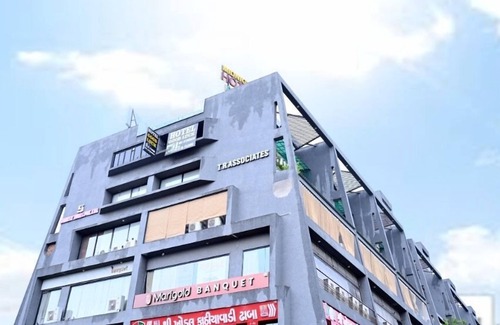 Ahmedabad Hotel | Hotel Lavit