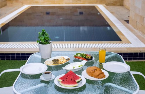 Tabarja Hotel | Hotel Le Quartier