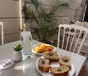 Sindhi Camp Hotel | Hotel Mahadev Villa Elite