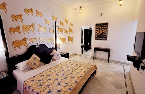 Udaipur City Centre Hotel | HOTEL MAHENDRA PRAKASH