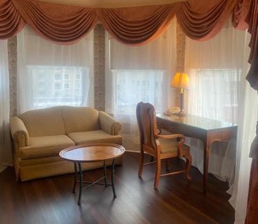 Lower Pacific Heights Hotel | Hotel Majestic