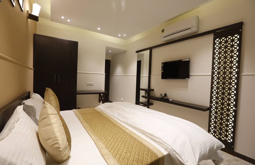 Ellis Bridge Hotel | Hotel Maple Inn