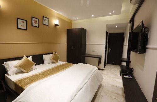 Ellis Bridge Hotel | Hotel Maple Inn