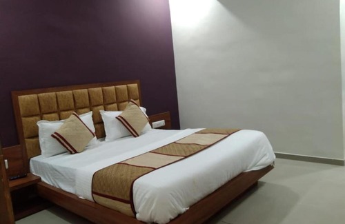 Ahmedabad Hotel | Hotel Maple View