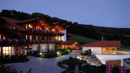 Elisabethszell Hotel | Hotel Mariandl - Singender Wirt