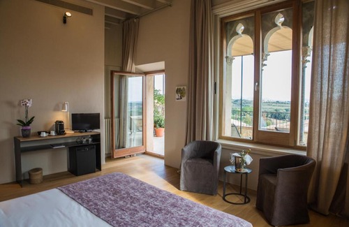 Avinyonet de Puigventos Hotel | Hotel Mas Bosch 1526