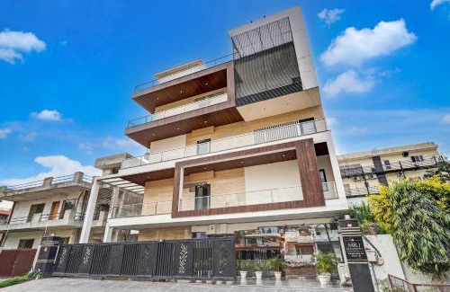 Sector 51 Hotel | Hotel Mr J