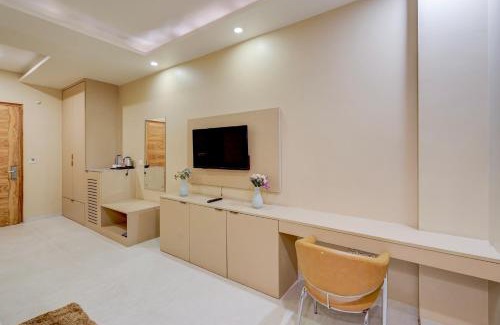 Sector 51 Hotel | Hotel Mr J