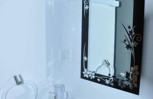 Uppuveli Hotel | Hotel New Natraj