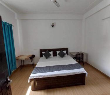 IMT Manesar Hotel | Hotel O Naveen Residancy