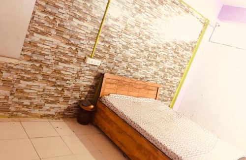 Prantij Hotel | Hotel O POP Aavkar Guesthouse