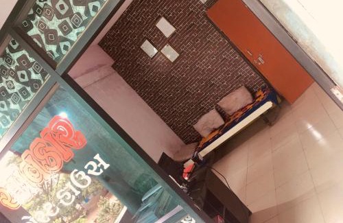 Prantij Hotel | Hotel O POP Aavkar Guesthouse