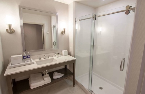 Urbandale Hotel | Hotel Renovo Des Moines Urbandale,Tapestry Collection Hilton