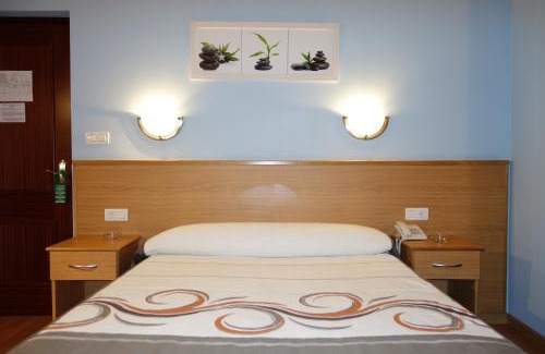 Santa Maria del Paramo Hotel | Hotel Reyes De León