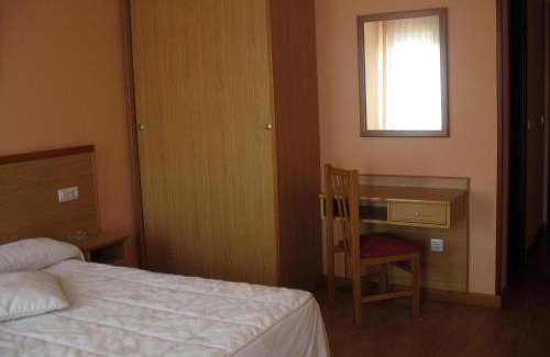 Santa Maria del Paramo Hotel | Hotel Reyes De León