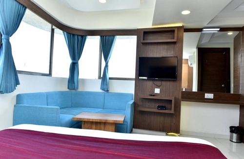 Ahmedabad Hotel | Hotel Royal King by Sky Stays